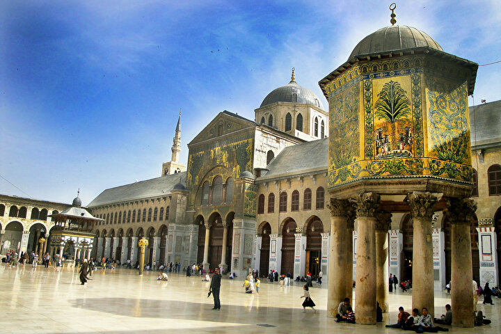 Suriye'nin başkenti Şam'daki Emevi Cami'nin savaştan önceki hali.
