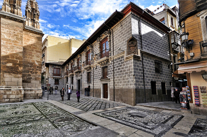 Granada medresesi.