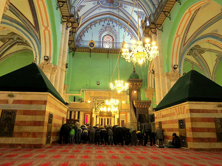 El Halil Cami'nde namaz kılan Filistinliler, 2014.