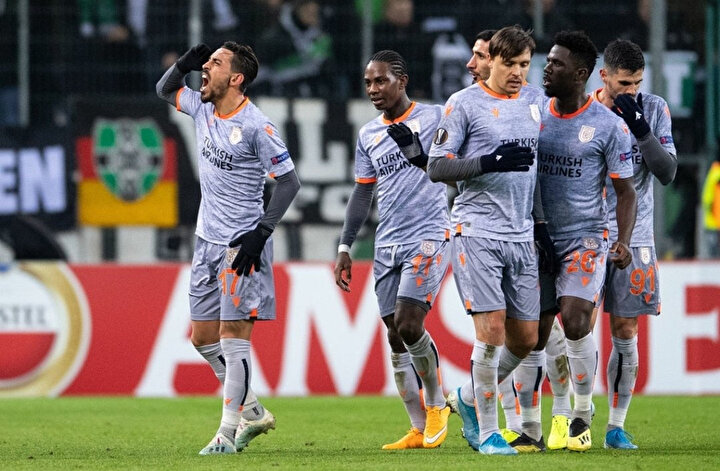 Medipol Başakşehir 10 puanla grubunu lider bitirdi.