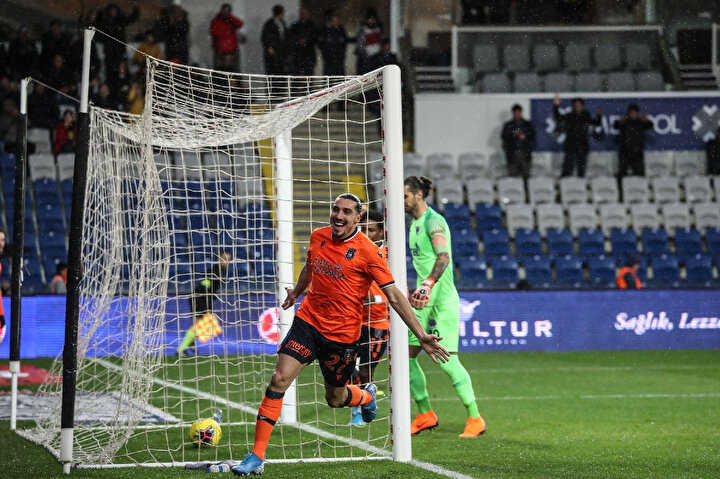 Enzo Crivelli bu sezon 11 gol kaydetti.