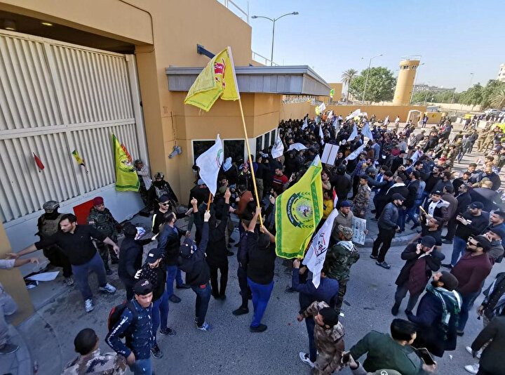 Haşdi Şabi yanlısı protestocular, intikam sloganları attı.