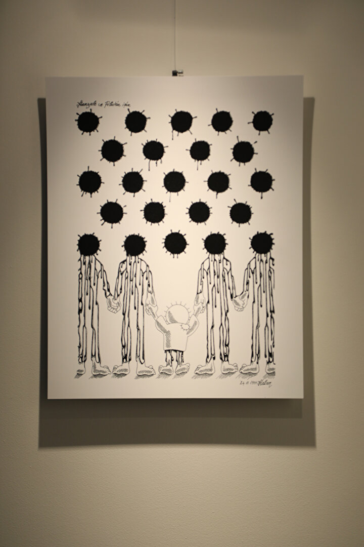 Aycın'ın eserlerinin tamamı siyah-beyaz. Çünkü renkli çalışmalarda insani olmaklıkla ilgili temel kaygısını ifade etme şansı olmadığını söylüyor.