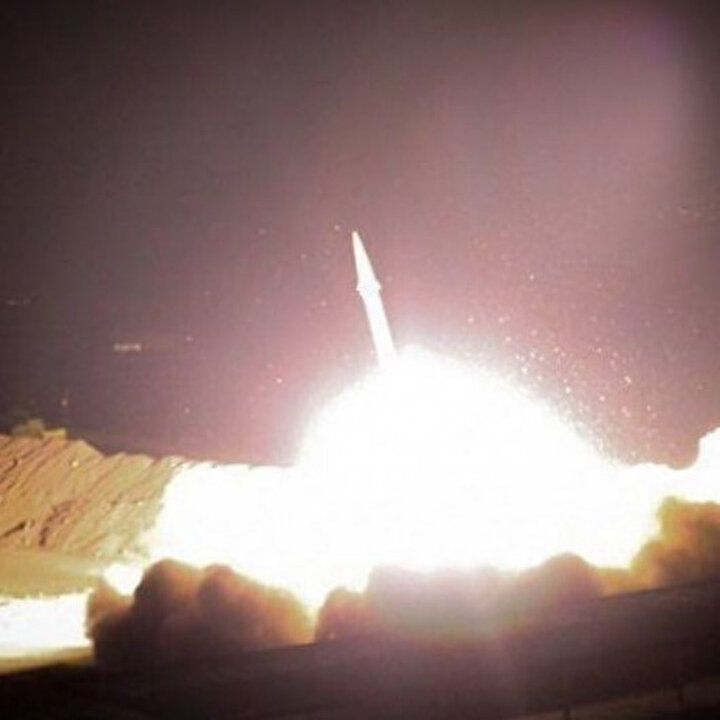 İran Devrim Muhafızları Ordusu, ABD'nin Irak'taki üssünü balistik füzeyle vurdu