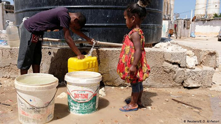 Çatışmalar sırasında altyapı sistemlerinin ciddi hasar gördüğü Libya'da temiz içme suyu sıkıntısı yaşanıyor.