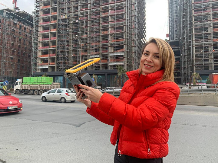İTÜ Meteoroloji Bölümü Dr. Deniz Demirhan ölçüm yaparken