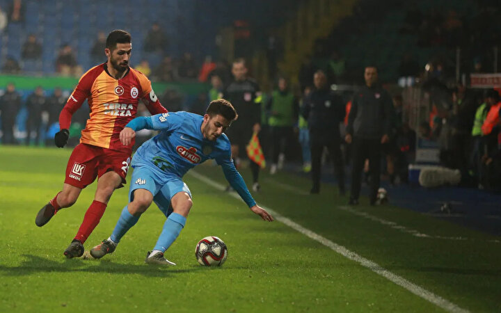 Emre Akbaba 88. dakikada yerini Adem Büyük'e bıraktı.