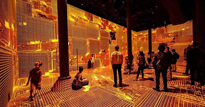 Refik Anadol'un sergileri ilgiyle takip ediliyor.
