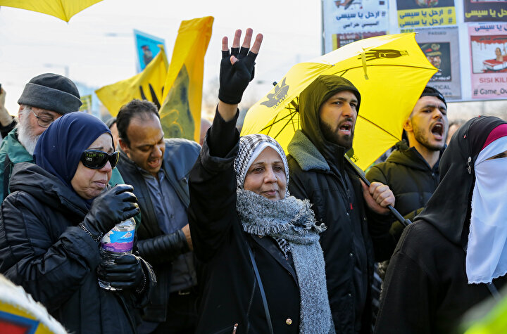 Sisi'ye yönelik protestolarda Rabia işaretleri yapıldı