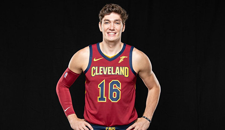 Cedi Osman, NBA'de Cleveland Cavaliers forması giyiyor.
