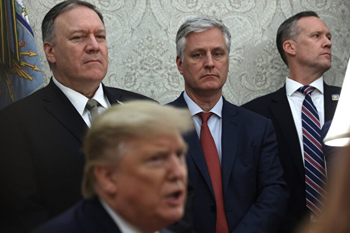Dışişleri Bakanı Mike Pompeo (solda) ve Ulusal Güvenlik Danışmanı Robert O'Brien (sağda)