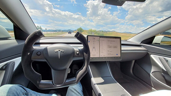 Tesla Model X'de hidrolik direksiyon sorunu tespit edildi
