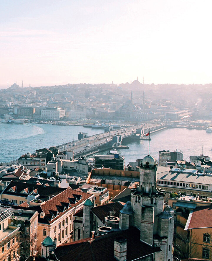 “Benim için İstanbul neyse onu paylaşıyorum. Kimi zaman balık tutan bir çocuk, kimi zaman kestane satan bir adam…