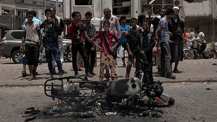 Yemen'de iç savaş sebebiyle bugüne kadar 100.000'nin üzerinde insan hayatını kaybetti.