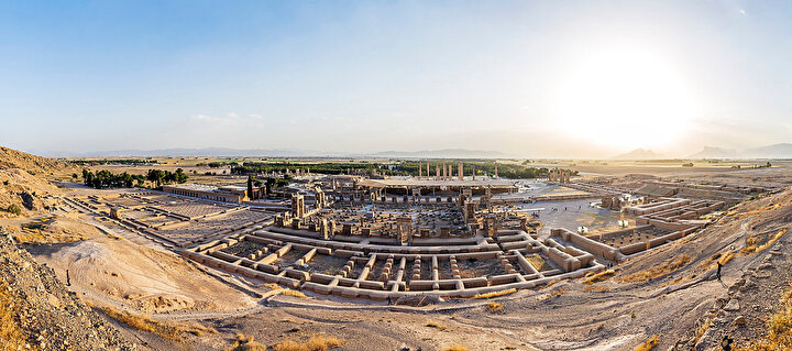 Ahameniler’den günümüze kalan Antik Pers kenti Persepolis’in kalıntıları.