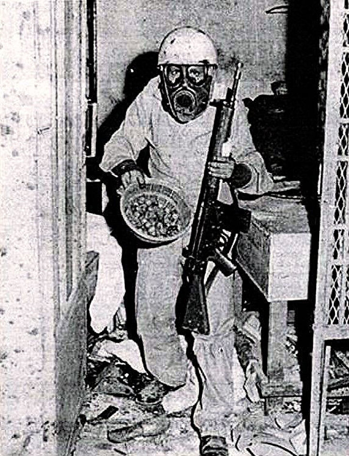 İsyancılara karşı silahlı müdahalede bulunan Suudi askerleri.