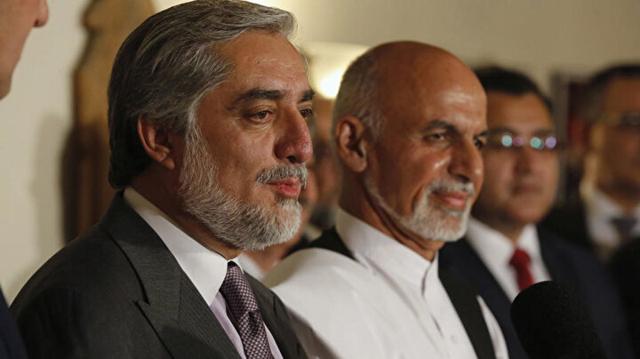Afganistan’da cumhurbaşkanlığı seçimini kazandığı açıklanan Eşref Gani ile seçimin hileli olduğu iddiasıyla yarışı kendisinin önde bitirdiğini savunan Abdullah Abdullah, ayrı ayrı yemin töreni düzenlemişti.