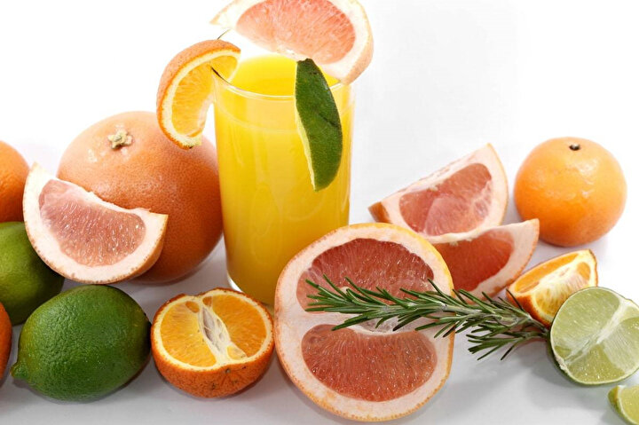Narenciyeler, bağışıklık sisteminin gelişmesinde çok önemli yeri olan C vitamini içerirler.