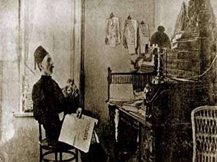 Gaspıralı'nın çalışma masası.