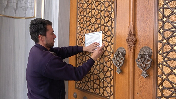 Camilerin kapısına yazı asıldı