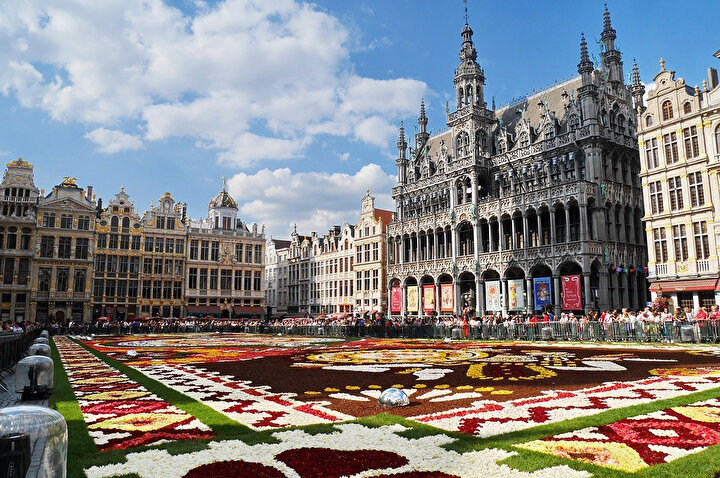 Orta çağdan kalma en güzel meydanlardan biri Grand Place.
