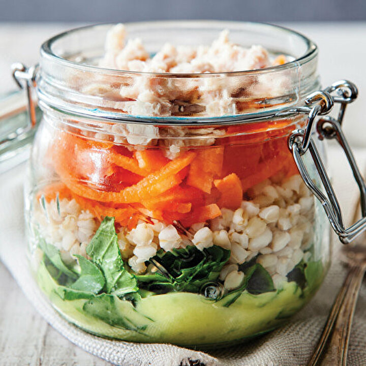 Kavanozda ton balıklı salata