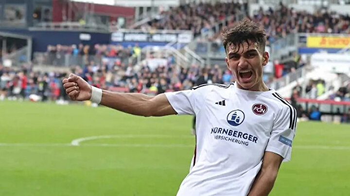 Jojalar eshaklari yalang uxlashadi Osmirning jinni surati