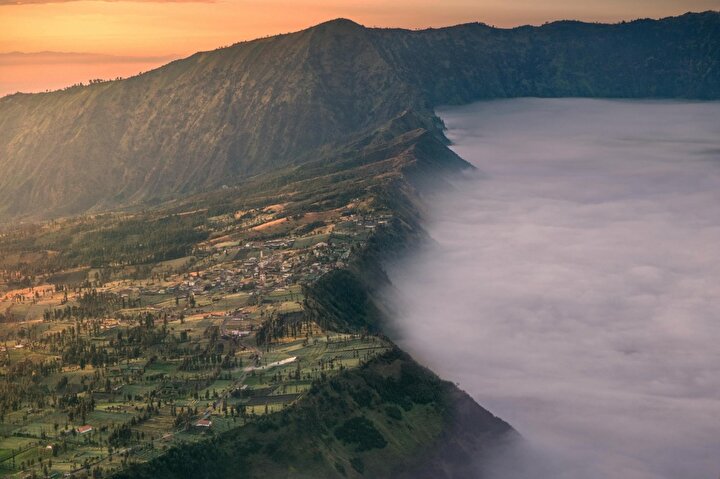 Cemoro Lawang/Endonezya'da sabahın ilk ışıkları