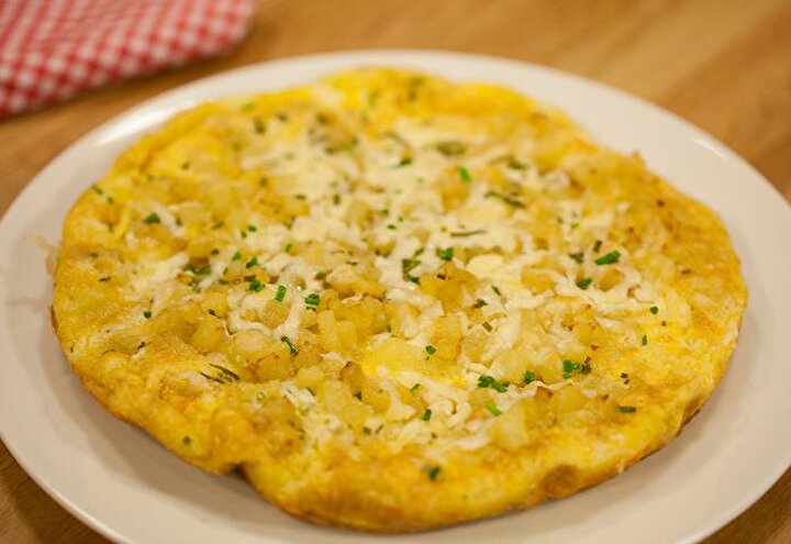 İlle de pizza dilimi seviyorsanız omlet dilimleyin