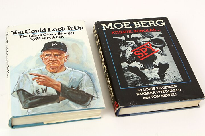 Moe Berg'in bu ilginç hayat hikayesi kitap olarak da basıldı.