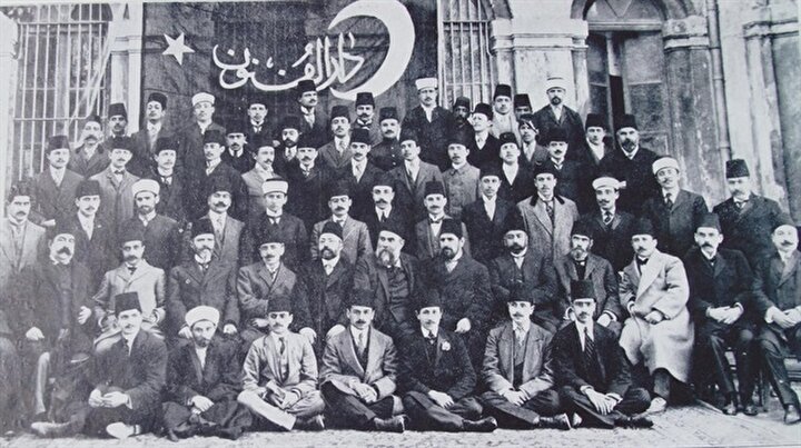 Dönemin üniversitesi olarak bilinen Darü'l Fünun'un tüm son sınıf öğrencileri şehit olduğu için o sene hiç mezun vermedi.