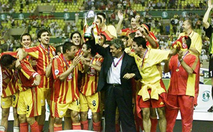 Galatasaray futbol takımının UEFA ve Süper Kupa'yı kazanması