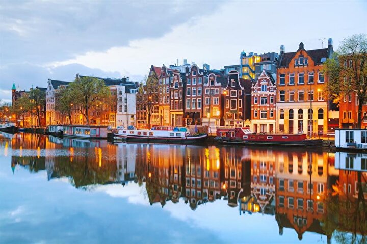 Amsterdam, Hollanda - 8,7 milyon ziyaretçi