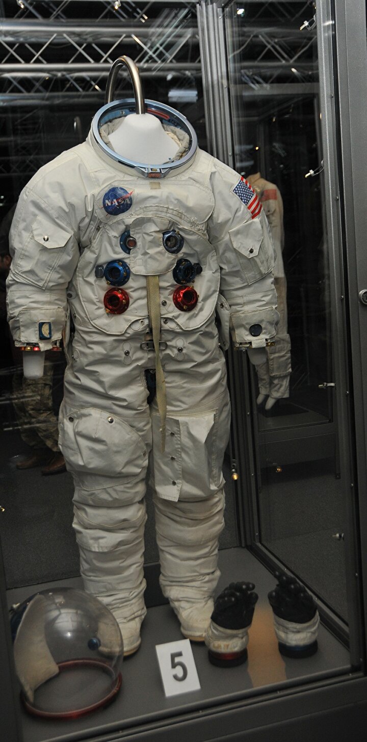 Kusursuz donanıma sahip bir astronot kıyafeti üretmek için harcanması gereken miktar ortalama olarak 12 milyon dolar seviyesindedir.