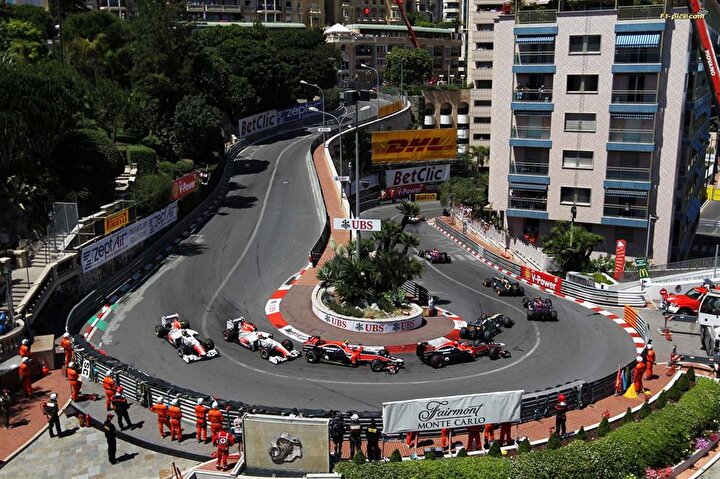 Günümüzde hala Monaco Grand Prix’inde yapılan en hızlı tur süresi Ayrton Senna’ya aittir.