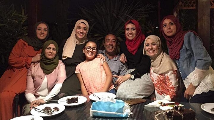 Kendisini taşladılar, ailesini cezalandırıyorlar
