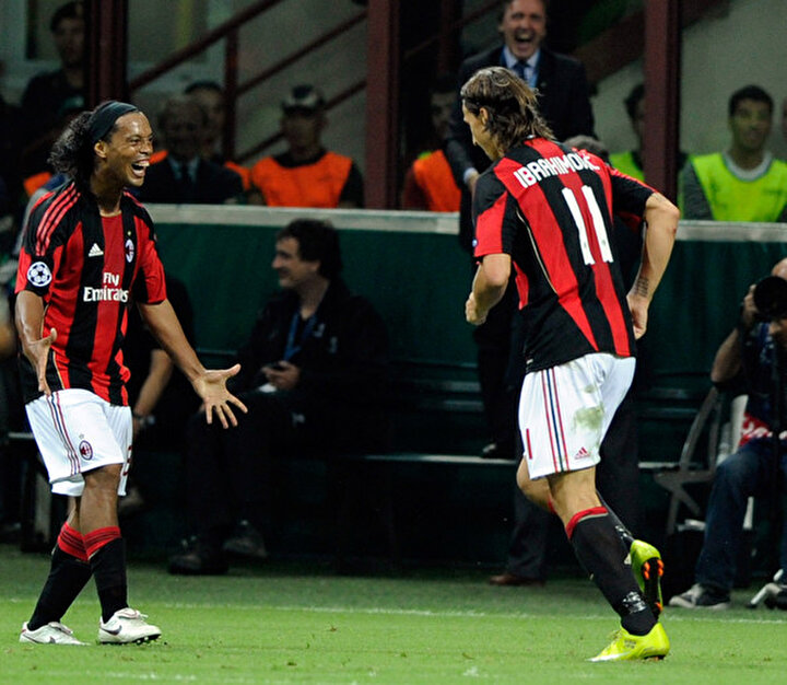 Ronaldinho ile ise Barcelona'da değil Milan'da buluştu.