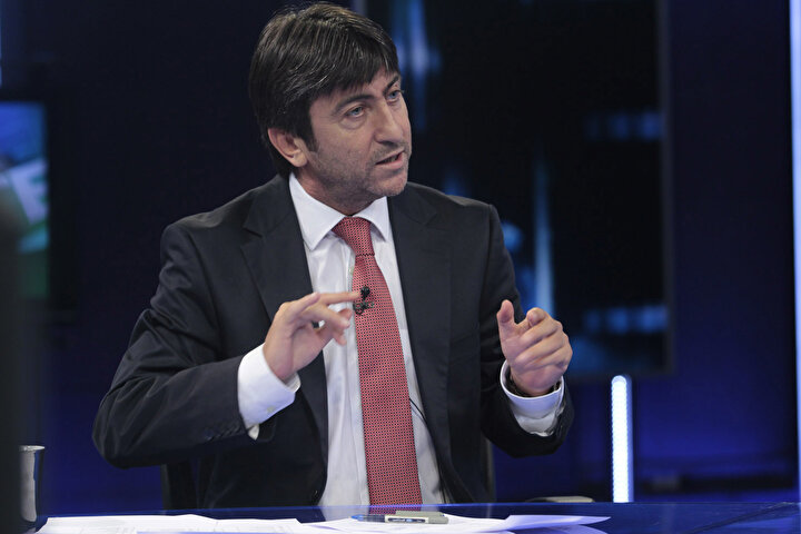 Rıdvan Dilmen: Burak Yılmaz'ın pozisyonu sarı kart. Dirsek ve yaralama olduğunu için sarı kart diye düşünüyorum.