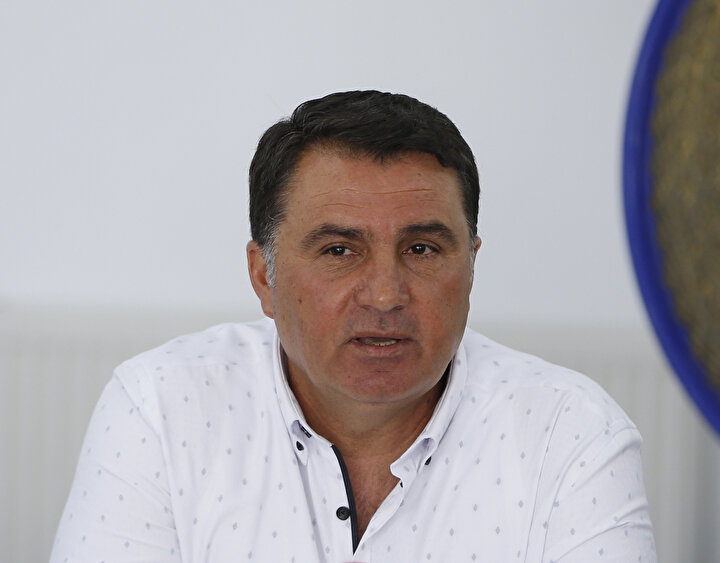 Mustafa Kaplan: Burak Kulusic'e dirsek ile müdahalesinin ardından sarı kart görseydi cezalı duruma düşecekti. Geçen haftaki Sivasspor maçında da Burak'ın sarı kart görüp cezalı duruma düşmesi gerekiyordu.