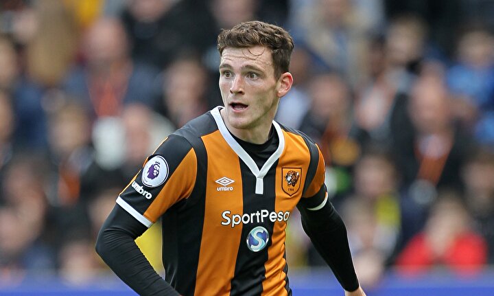 Bu ödüller ve performansı yalnızca 1 yıl sonra ona Premier Lig kapılarını açtı. Yine bir Haziran ayında transfer olan Robertson, 2.85 milyon pound karşılığında Hull City’e geldi.