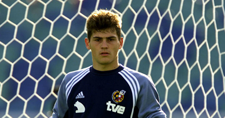 Refleksleriyle dikkat çeken Iker Casillas, 1999'da A Takıma çıktı. 16 yıl boyunca Real Madrid forması giyen Casillas, 724 maçta görev aldı.