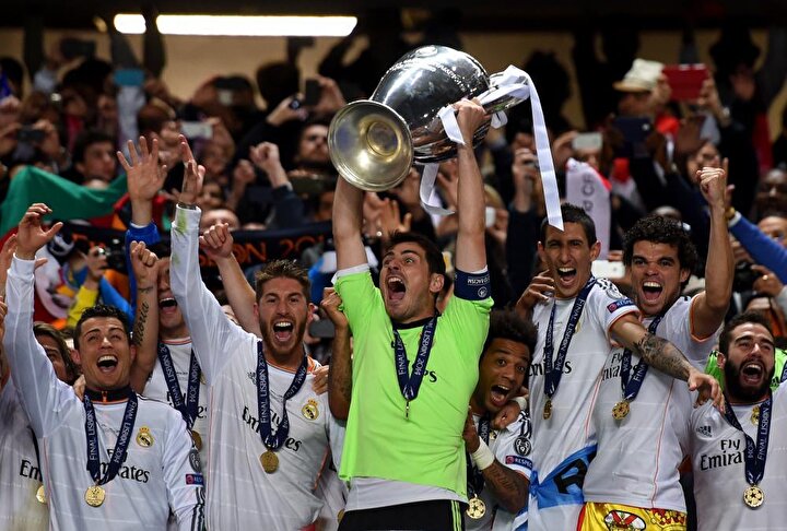 Eflatun beyazlılar, yine Casillas’ın kaleyi koruduğu dönemde 1999-2000, 2001-2002 ve 2013-2014'te Şampiyonlar Ligi'ni kazandı.