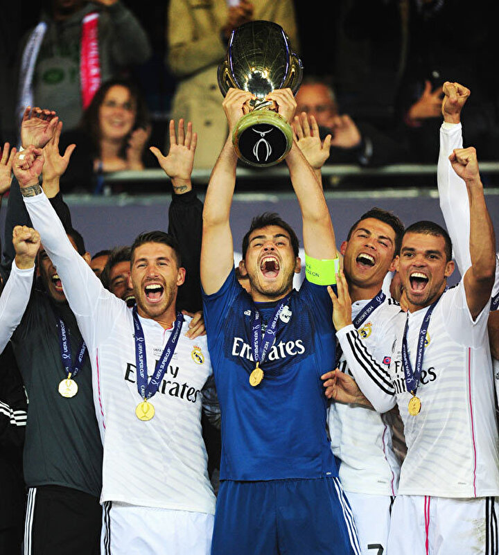 Casillas ayrıca 2002 ve 2014 yıllarında Real Madrid'le UEFA Süper Kupa başarısı yaşadı.