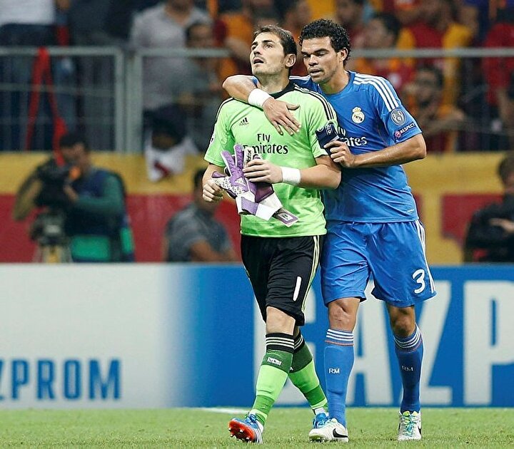 Real Madrid 2002 yılında Kıtalararası Kupa şampiyonluğunu yaşarken kalede Casillas vardı.