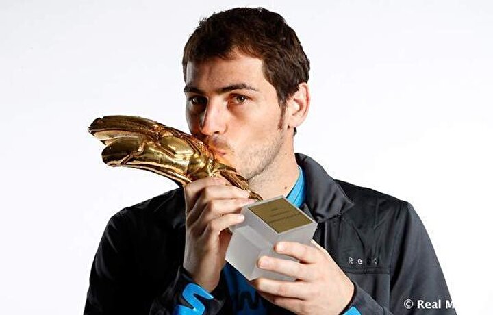Casillas FIFA tarafından 2008, 2009, 2010 ve 2011 yıllarında en iyi kaleci unvanını aldı