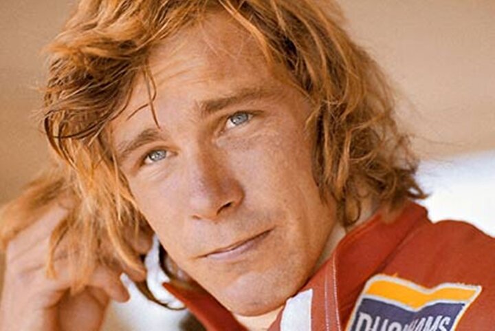 Lauda bu konuda pek parlak bir profil olmadığı gibi bir de üstüne bu konuda tarihin belki de en iyi ismiyle rekabet ediyordu; James Hunt.