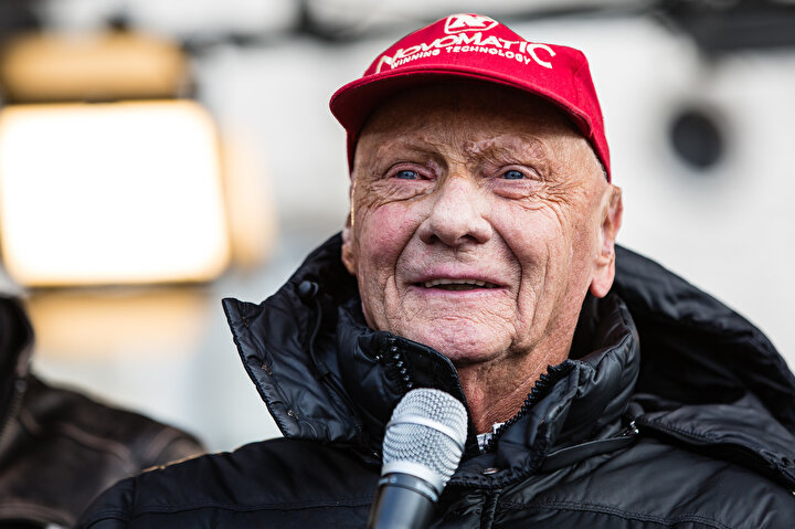 Sezonun son yarışı öncesi Niki Lauda çok az farkla öndeydi. O gün hava yağmurluydu. Özellikle yağmurlu bir hava onun için ölüm olabilirdi.