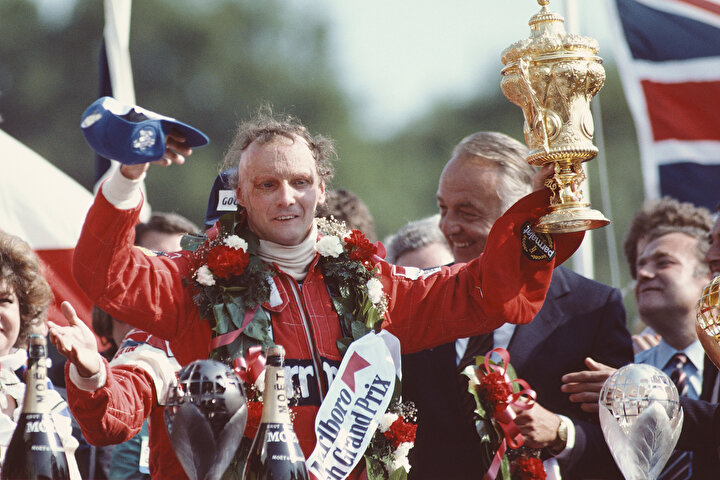 1979’de emekliye ayrıldı. 1982’de McLaren ile geri döndü ve tekrar emekli olduğu 1985’e kadar bir Dünya Şampiyonluğu daha elde etti ama bu kez McLaren’in koltuğundaydı...