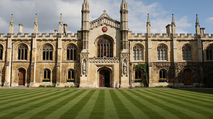 7. Cambridge Üniversitesi