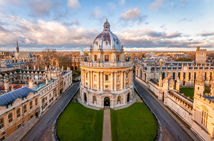 4. Oxford Üniversitesi